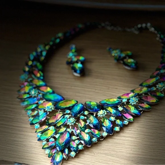 Beautiful Jeweled Necklace/Earrings - Picture 1 of 1